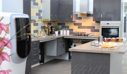 Rise and fall kitchen
