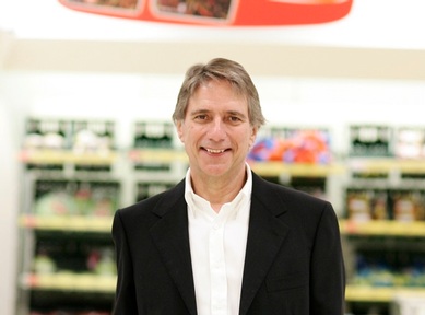 Iceland founder and chief executive officer, Malcolm Walker. Credit: Alzheimer's Research UK .