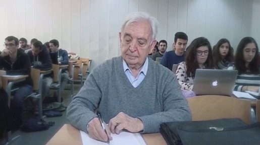 Miguel Castillo gives his brain a workout by studying for a degree in history Credit: El Mundo video still