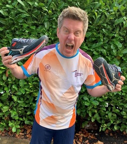 Richard McCourt, from comic duo Dick and Dom, ran in memory of his mum. Credit: Alzheimer's Research UK