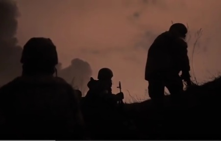 As night falls, Ukrainian troops hold off Russian forces. Credit: BBC News film footage.