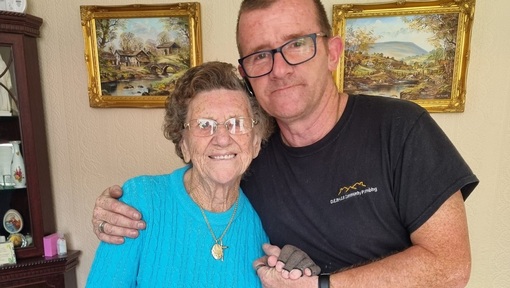 James Anderson with one of his grateful customers. Credit: Depher