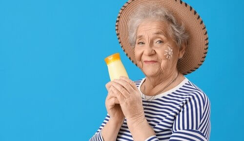 heatwave, signs of heatstroke, elderly hot weather