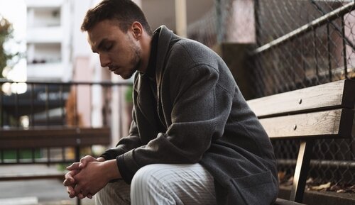 feeling lonely, loneliness, loneliness tips, manage loneliness