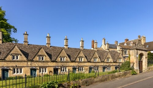 what is an almshouse